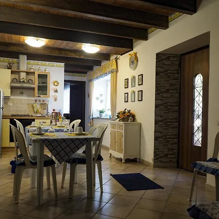 La Vecchia Montagna לינה וארוחת בוקר *