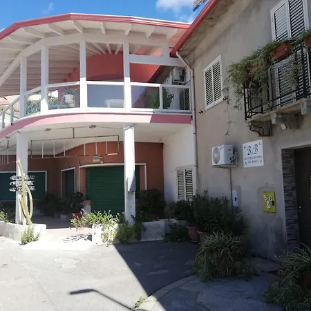 Panzió La Vecchia Montagna Nebida